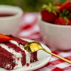 Red-velvet-dessert-cake