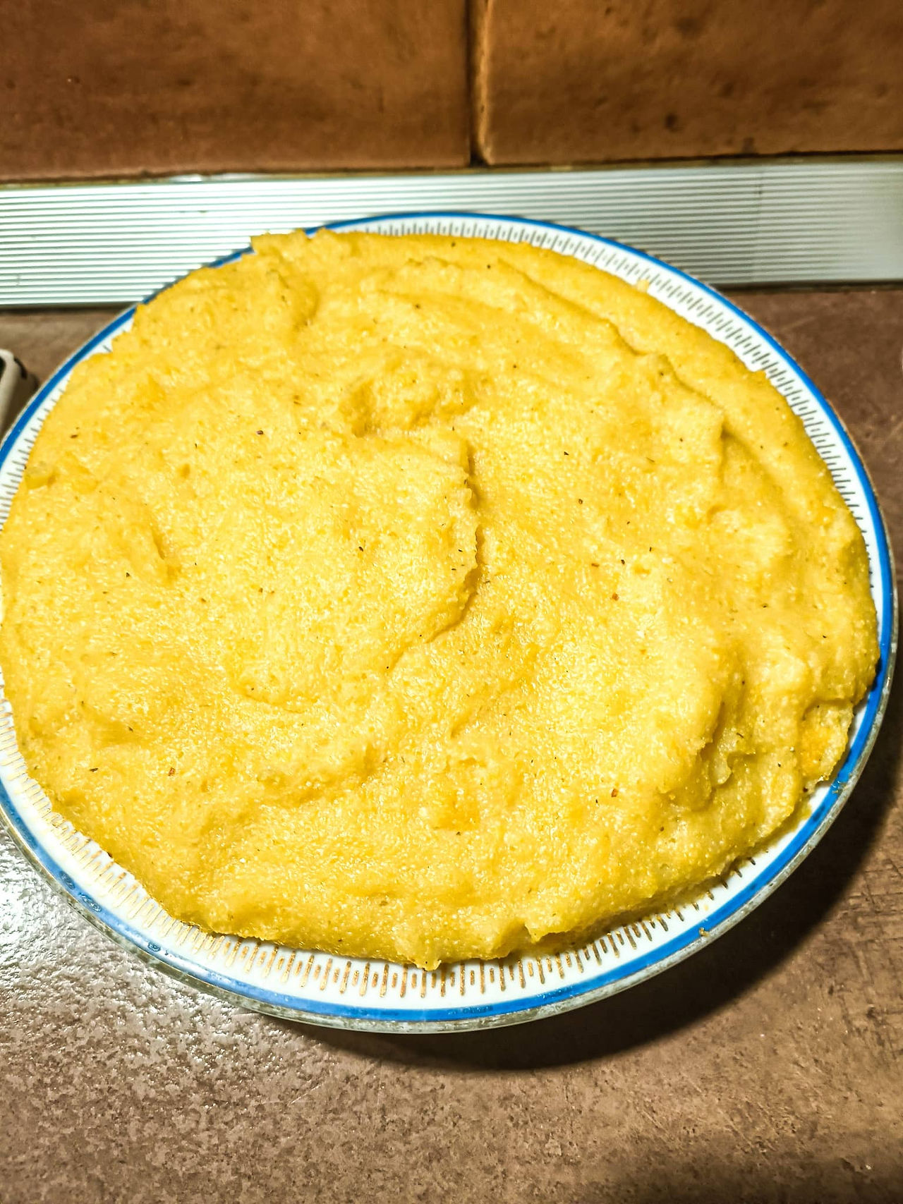 Polenta-in-white-plate