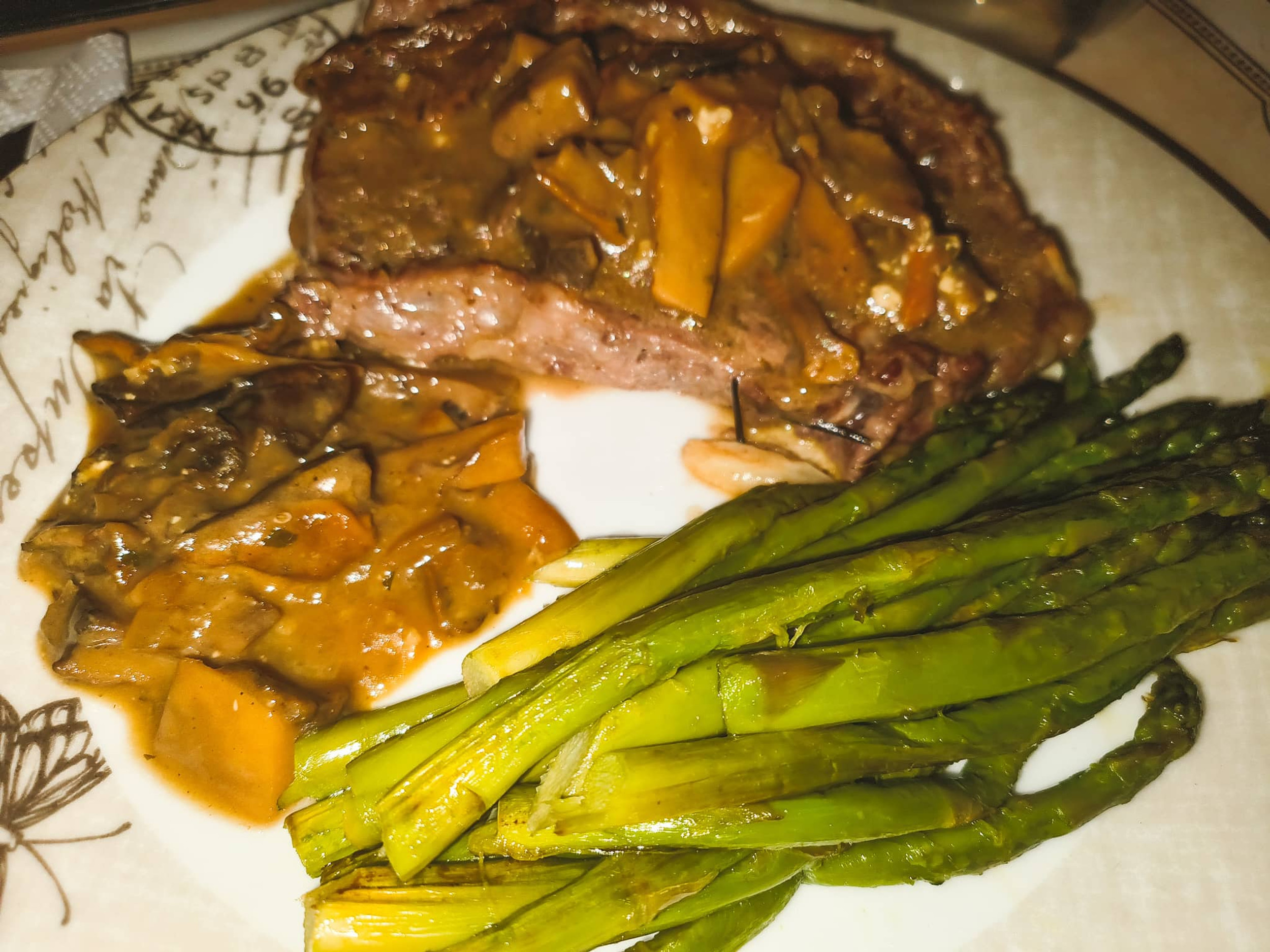 Rump steak with Mushrooms sauce and Asparagus