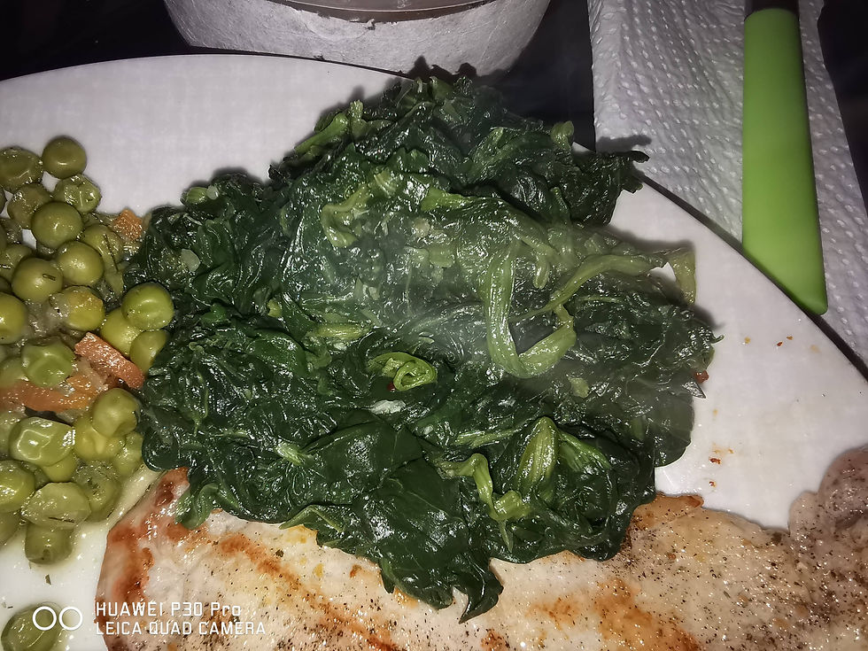 spinach-with-peas-and-steak-in-plate