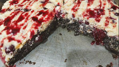 Poppy-cake-with-white-Chocolate-and-Topping