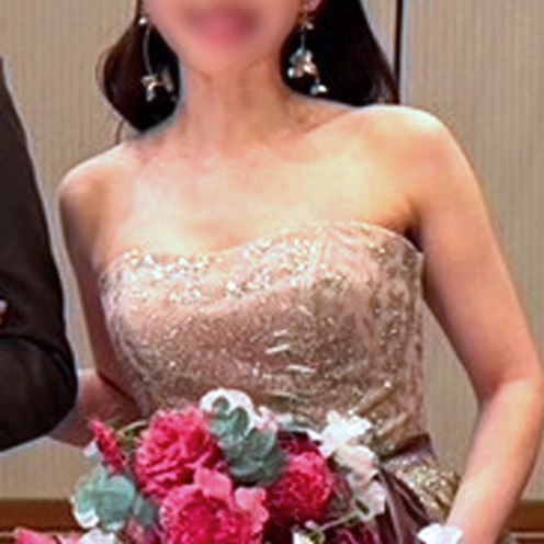 挙式時のお写真、脇のお肉がすっきりしました。