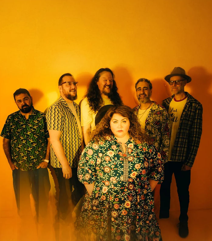 RIOGHNACH & HONEYFEET