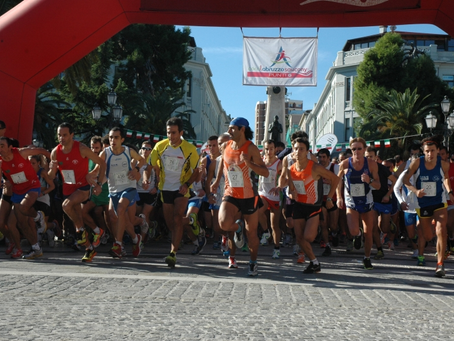 Cinquecento atleti di corsa per il centro storico nel Trofeo 'Città del Vasto': vince Dario Santoro