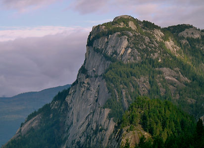 Stawamus_Chief_-_panoramio.jpg