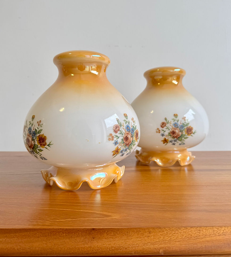 Miniatura: Pair of Vintage Glass Pendant Lampshades