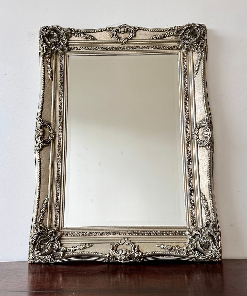 Miniatura: Antique Style Mirror with Silver Frame and Beveled Edge