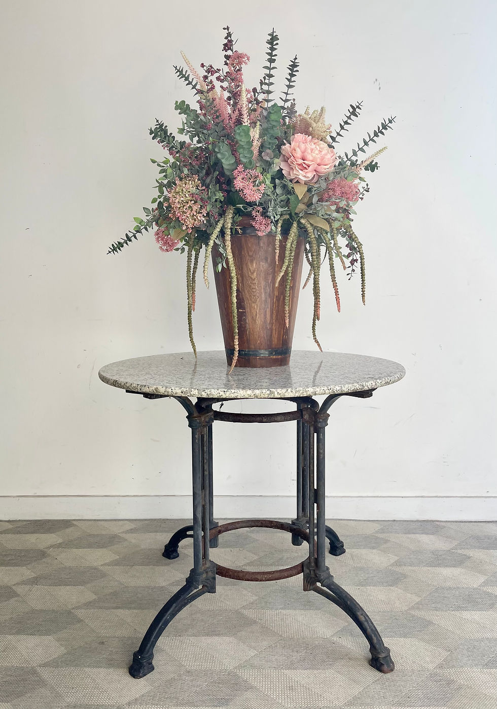 Miniature : Round Granite Garden Table with Metal Base
