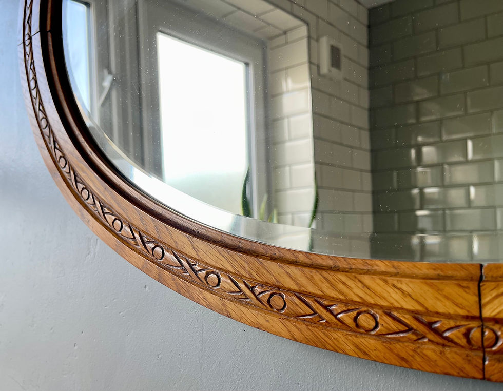Miniatura: Vintage Oval Mirror with Carved Wooden Frame