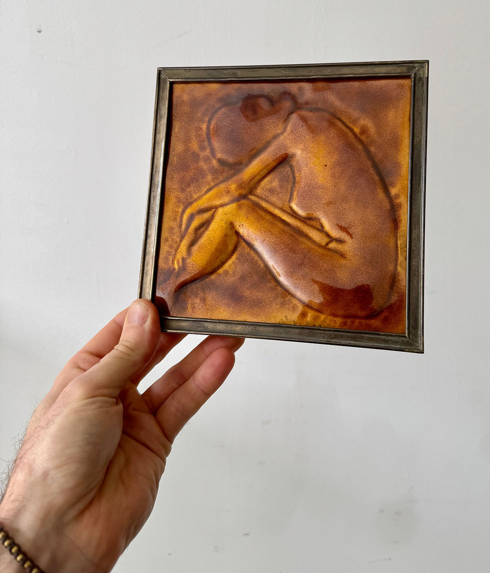 Miniatura: Vintage Ceramic Relief Tile Framed Female Figure