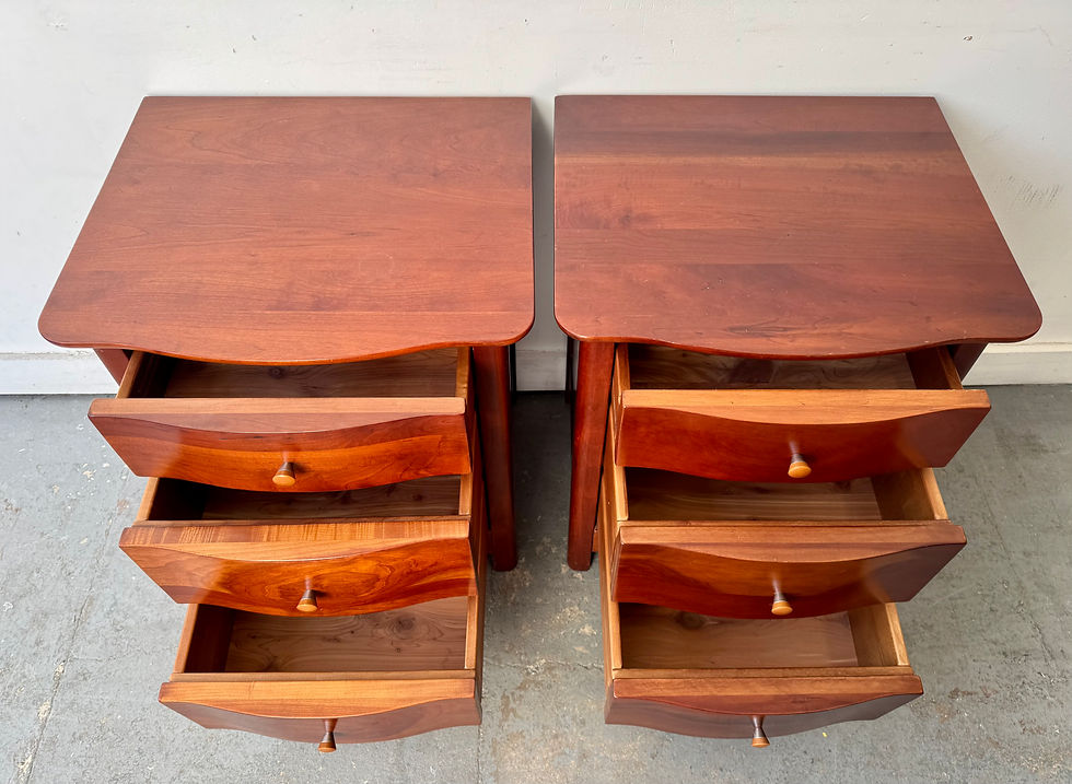 Miniatura: Pair of Bedside Tables by Willis and Gambier