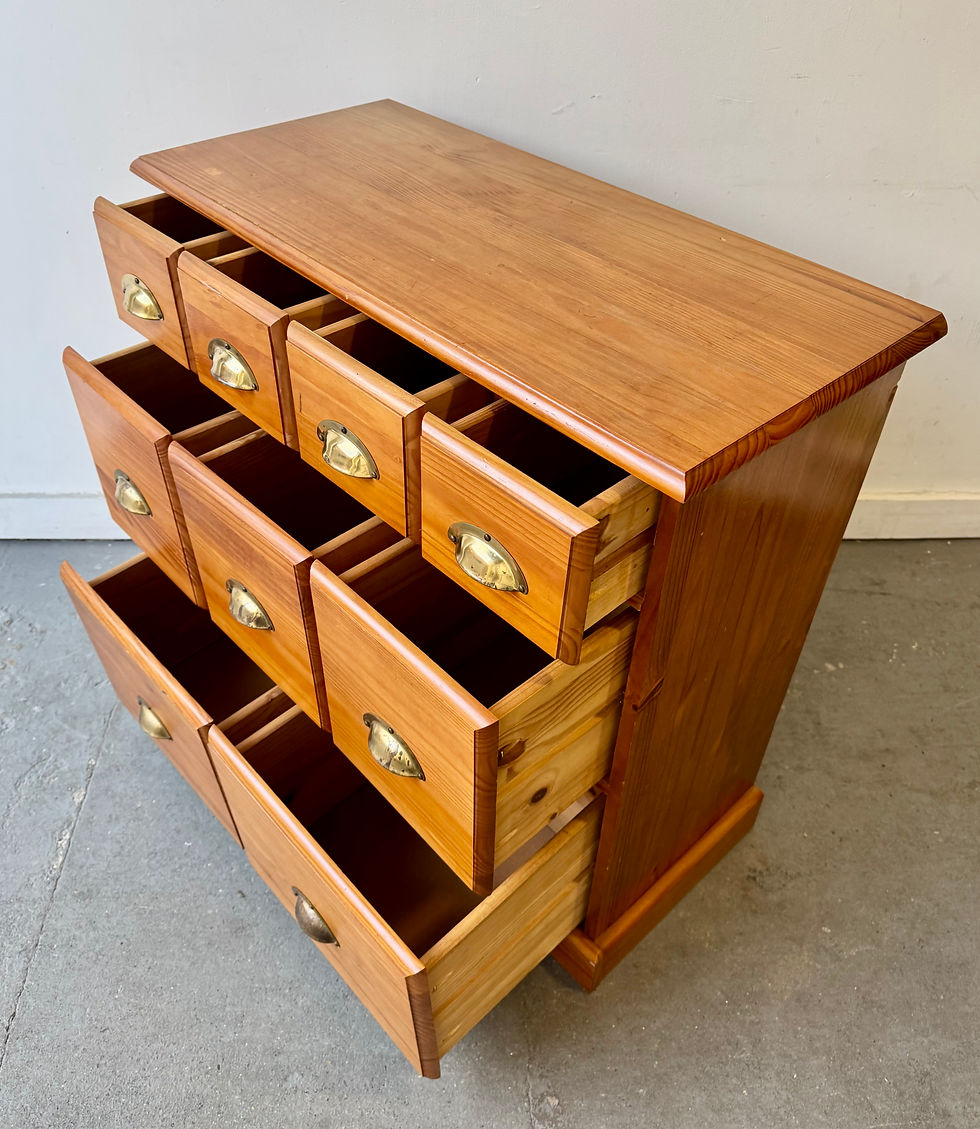 Miniatura: Pine Apothecary Chest of Small Drawers