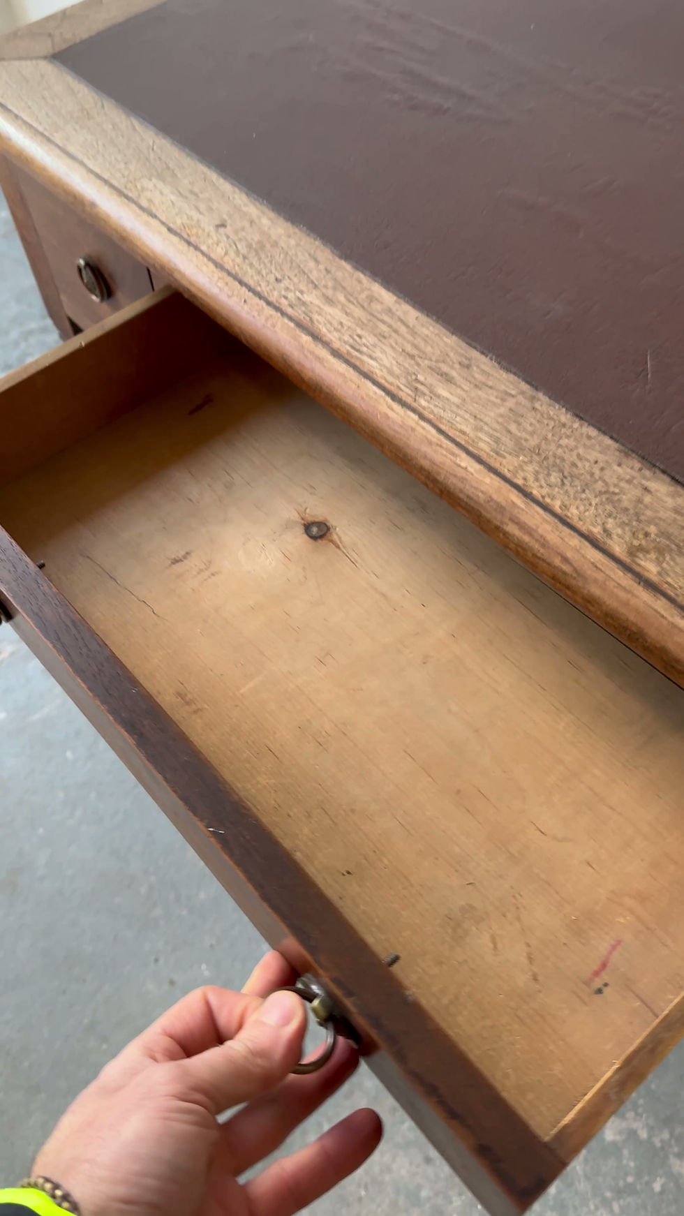 Miniatura: Antique Folding Card Table with Bobbin Legs video