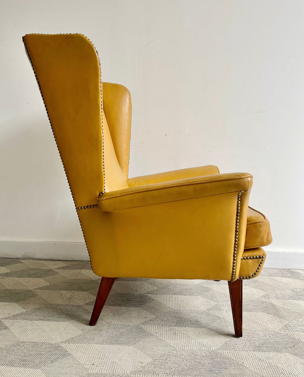 Miniature : 1950s Vintage Armchair Upholstered in Vinyl with Studs