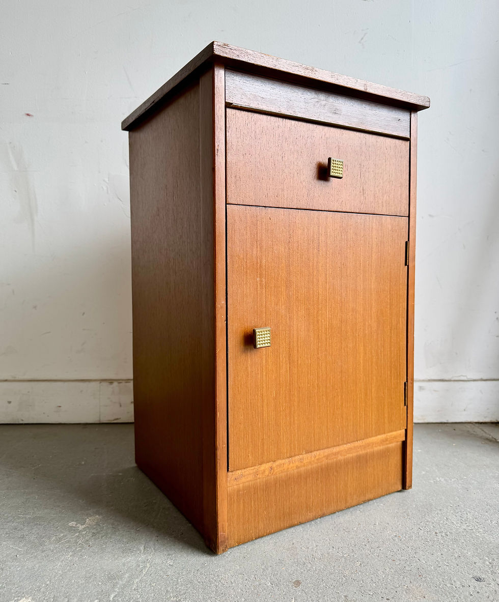 Miniatura: Vintage Bedside Table with Drawer left side view
