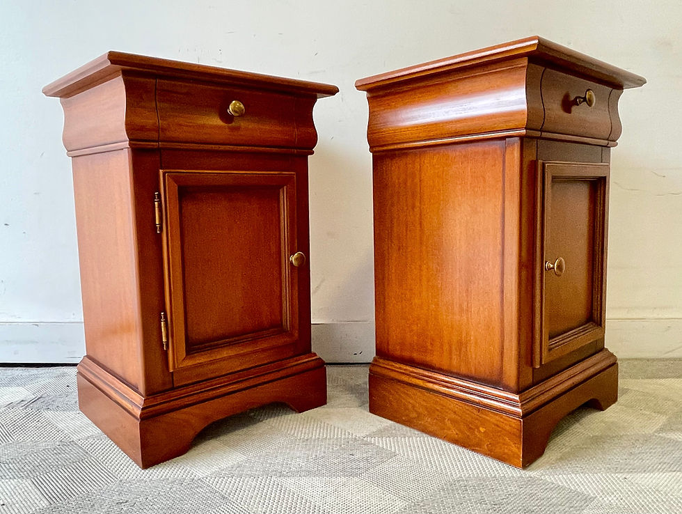 Miniatura: Pair of Italian Bedside Tables by Selva