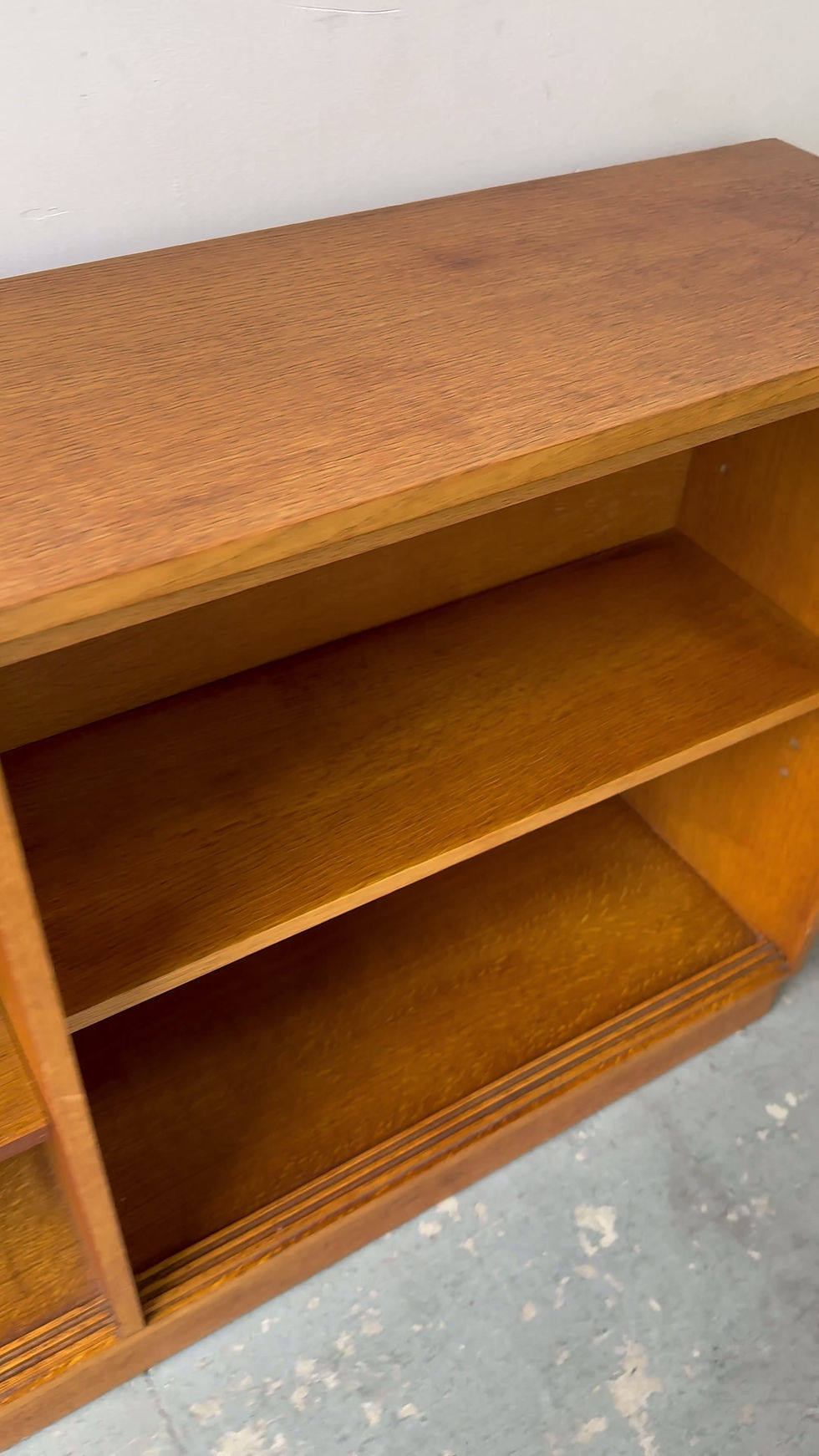 Miniatura: Vintage Oak Open Bookcase with Shelves video
