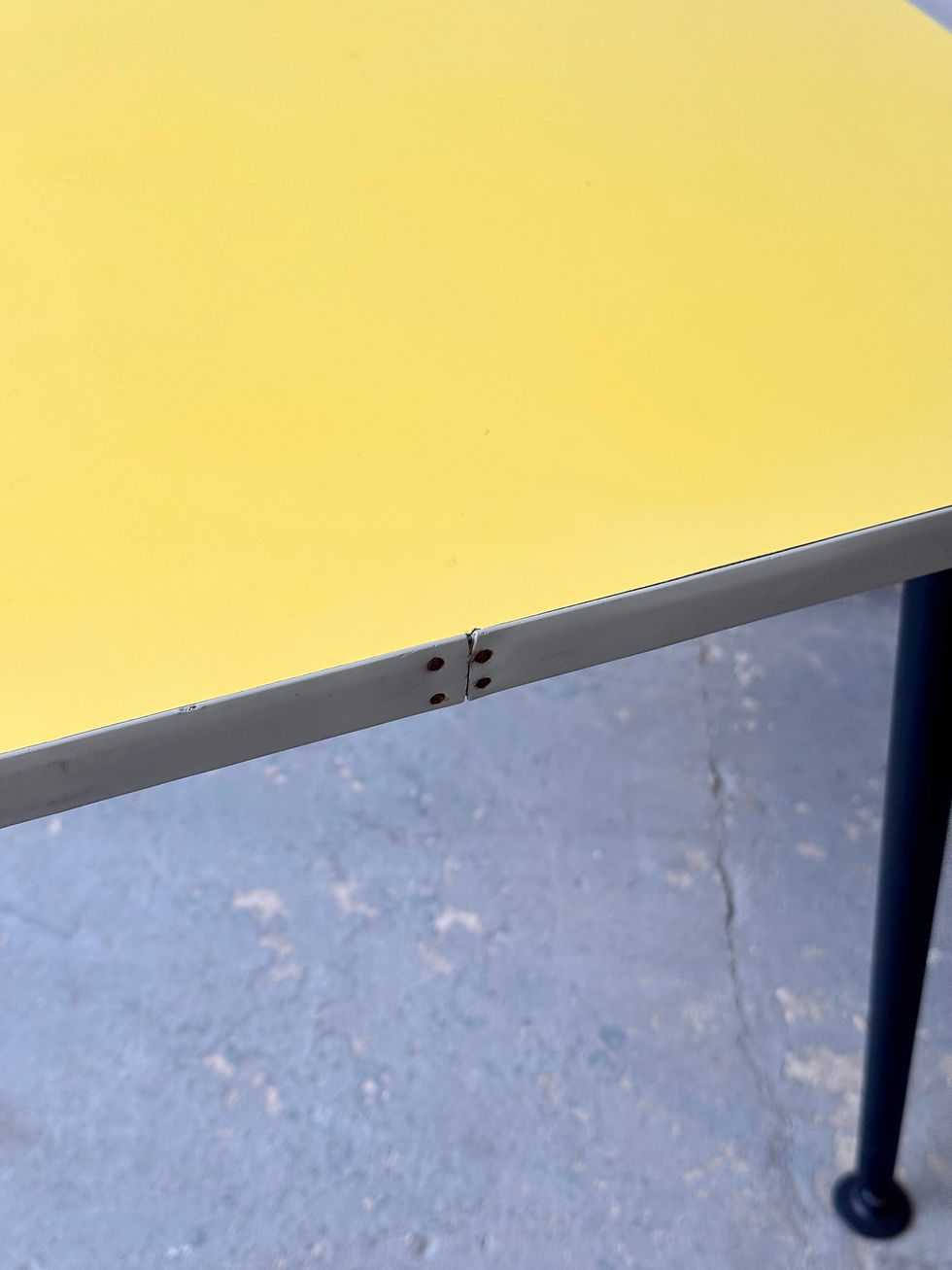 Miniatura: Vintage Formica Side Table Yellow edge