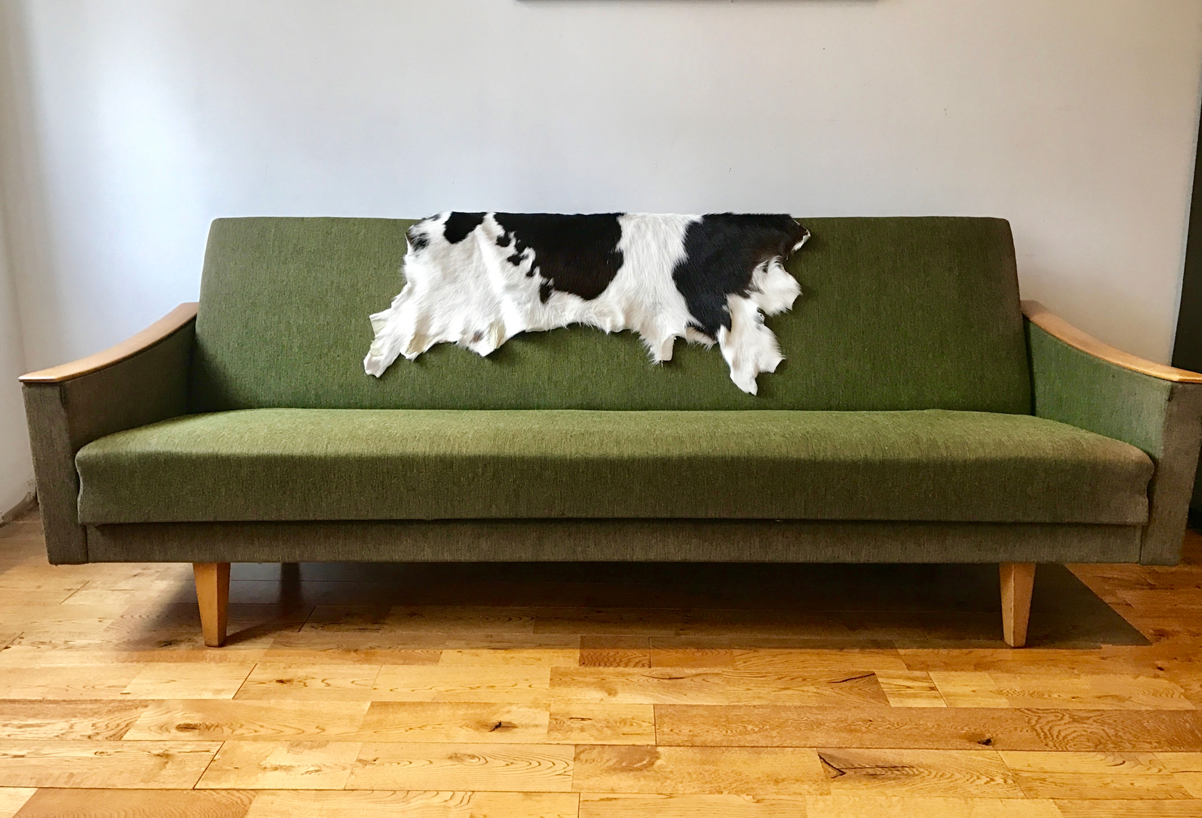 VINTAGE RETRO GREEN SOFA BED