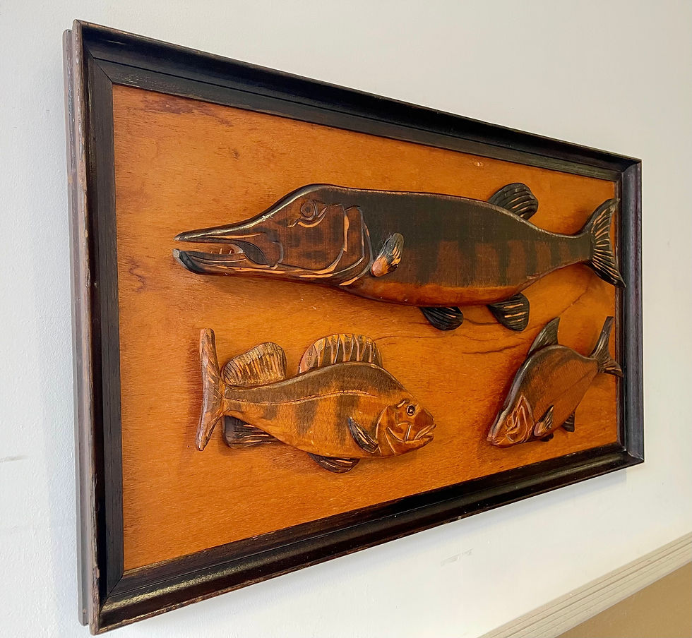Miniatura: Vintage Framed Wooden Fish Picture left side