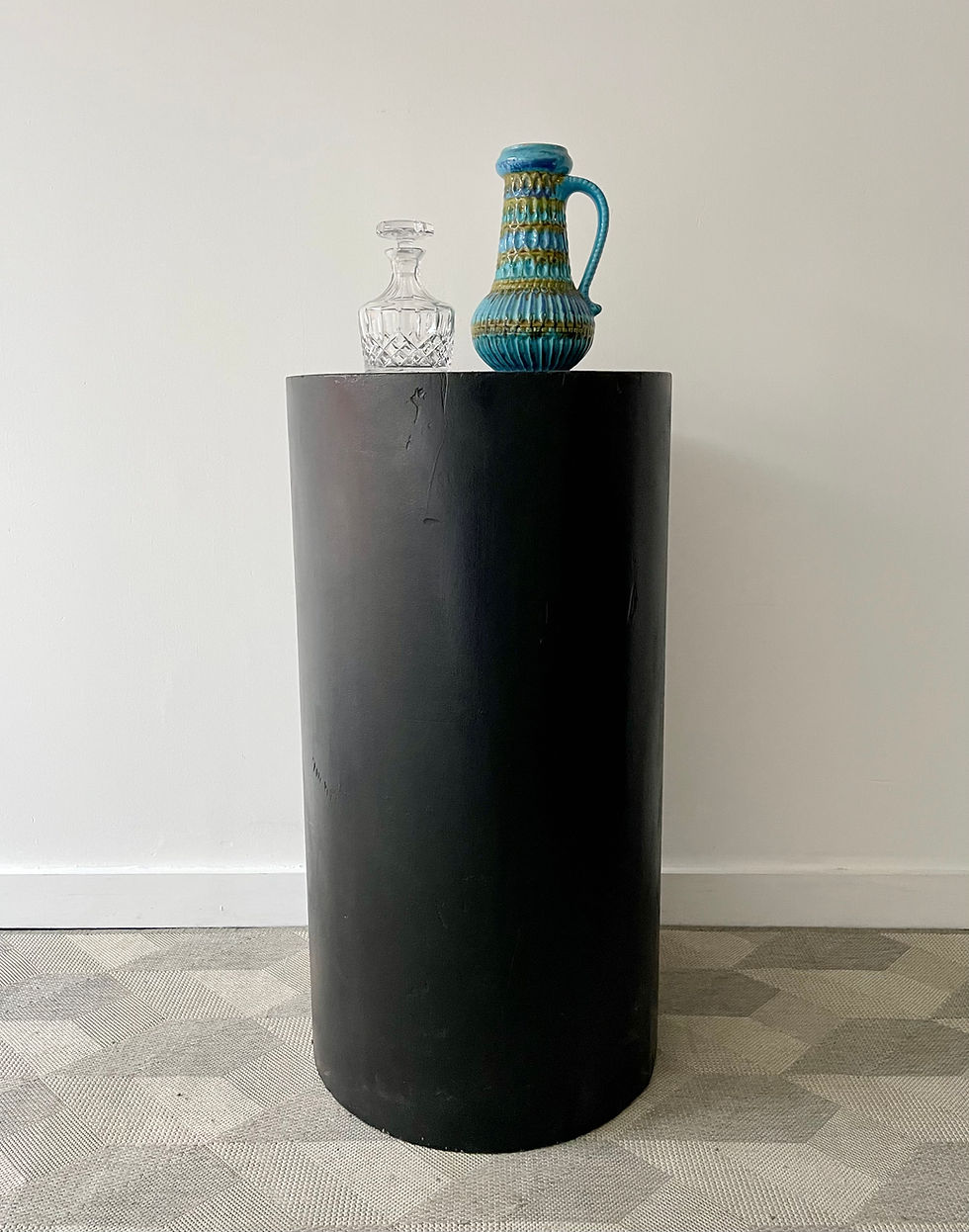 Miniature : Round Wooden Display Plinth Pedestal in Black