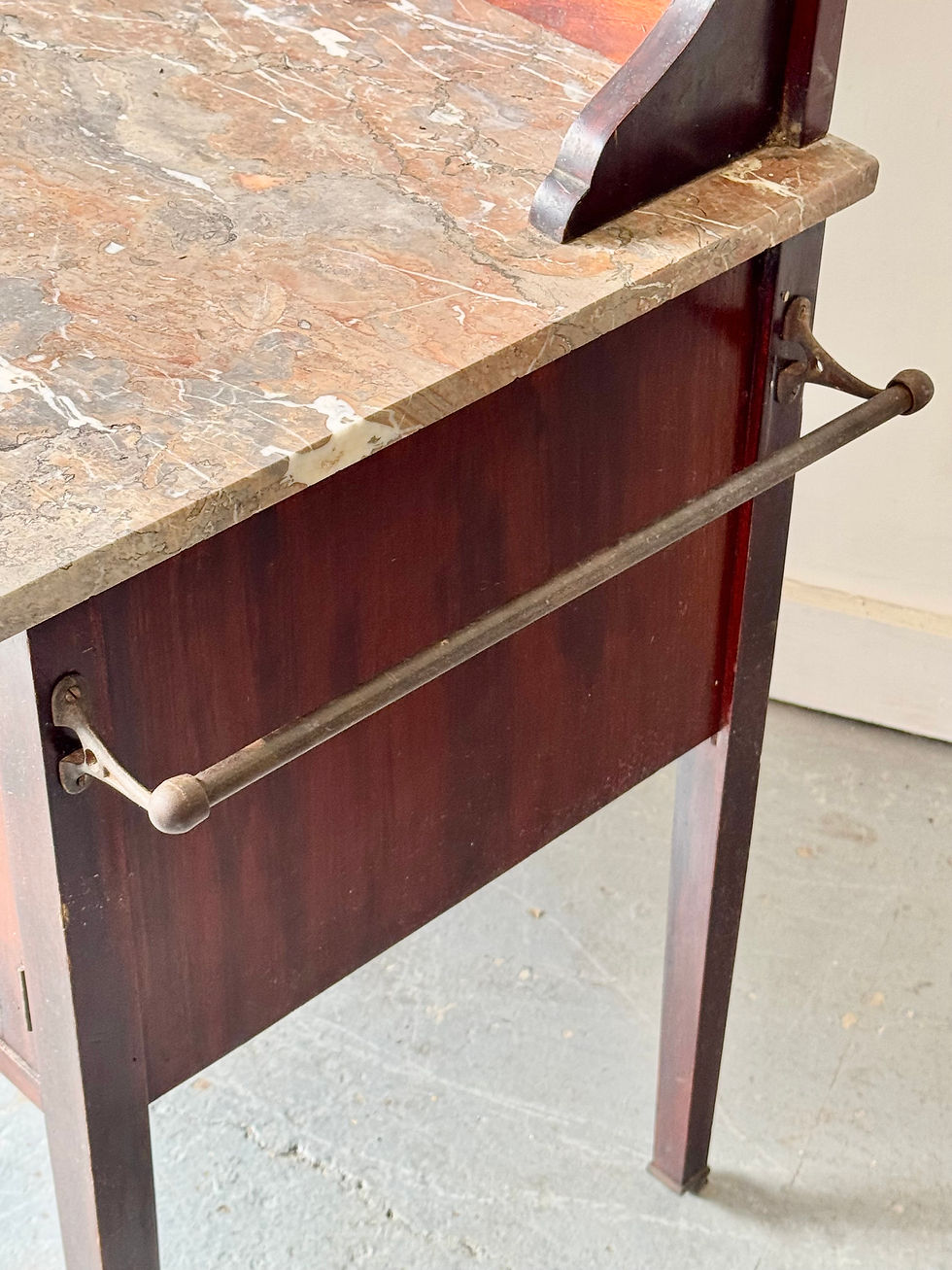Miniatura: Wash stand handrail