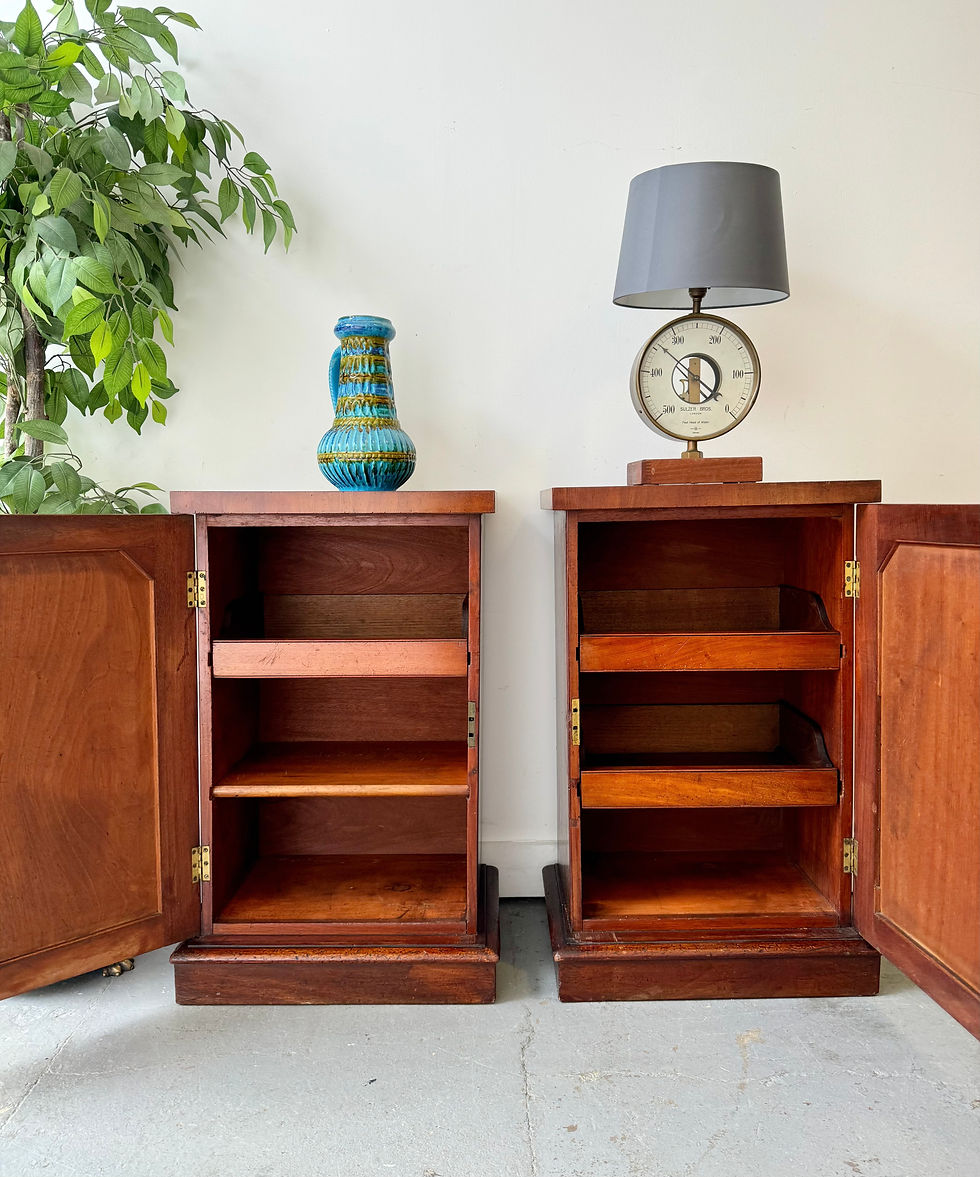 Miniatura: Pair of Mahogany Bedside Tables