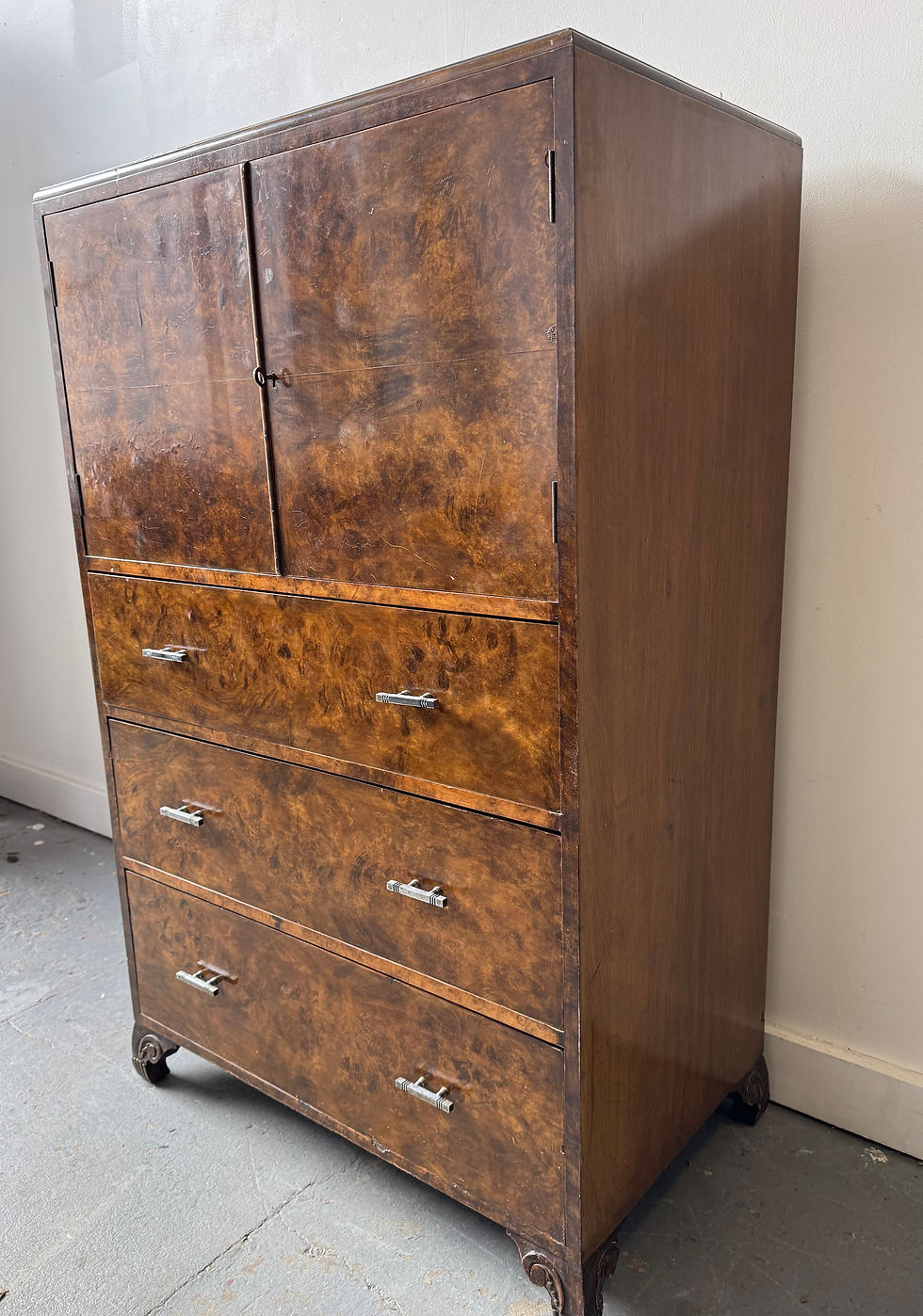 Miniatura: Art Deco Linen Cabinet with Drawers