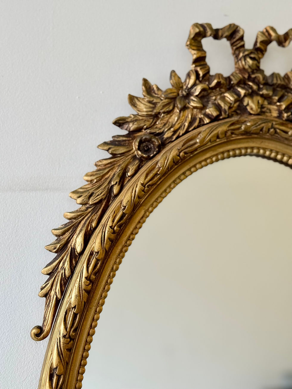 Miniatura: Vintage Oval Gilt Mirror