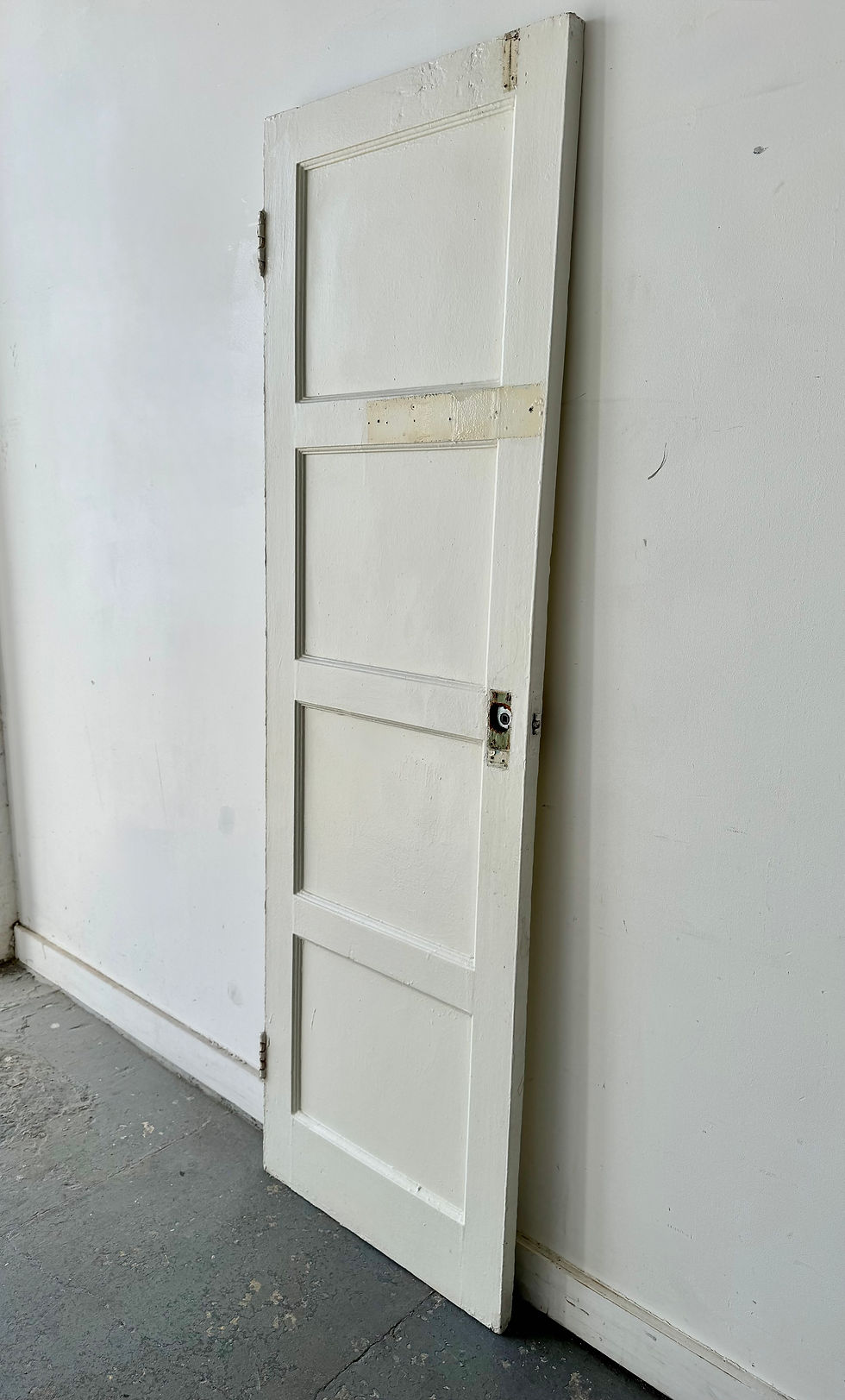 Miniatura: Reclaimed Vintage Four Panel Wooden Cupboard Door – Painted White