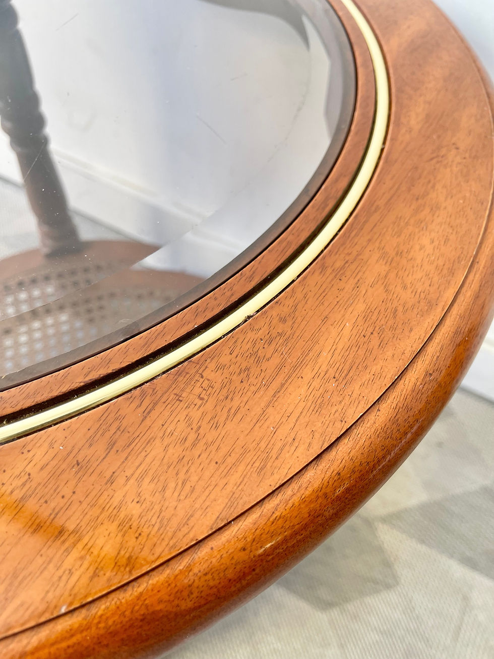 Miniatura: Round Side Table with Glass Top