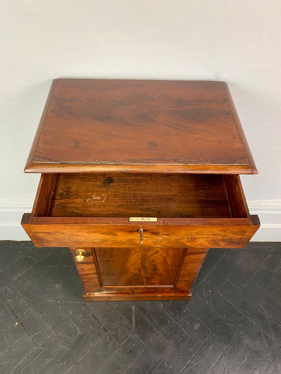 Miniature : Victorian Bedside Table Cupboard with Drawer #979