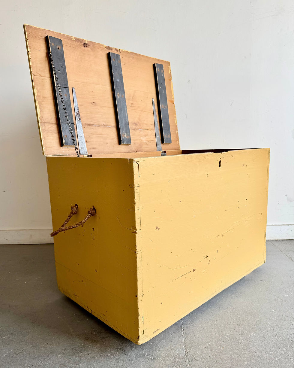 Miniatura: Vintage Wooden Blanket Chest Box