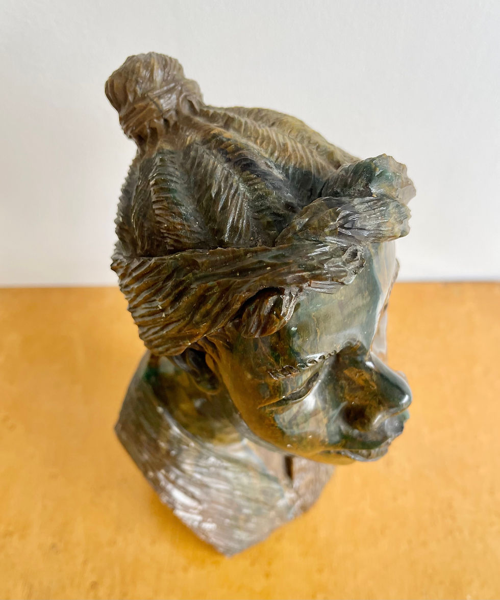 Miniatura: African Shona Sculpture of Woman top
