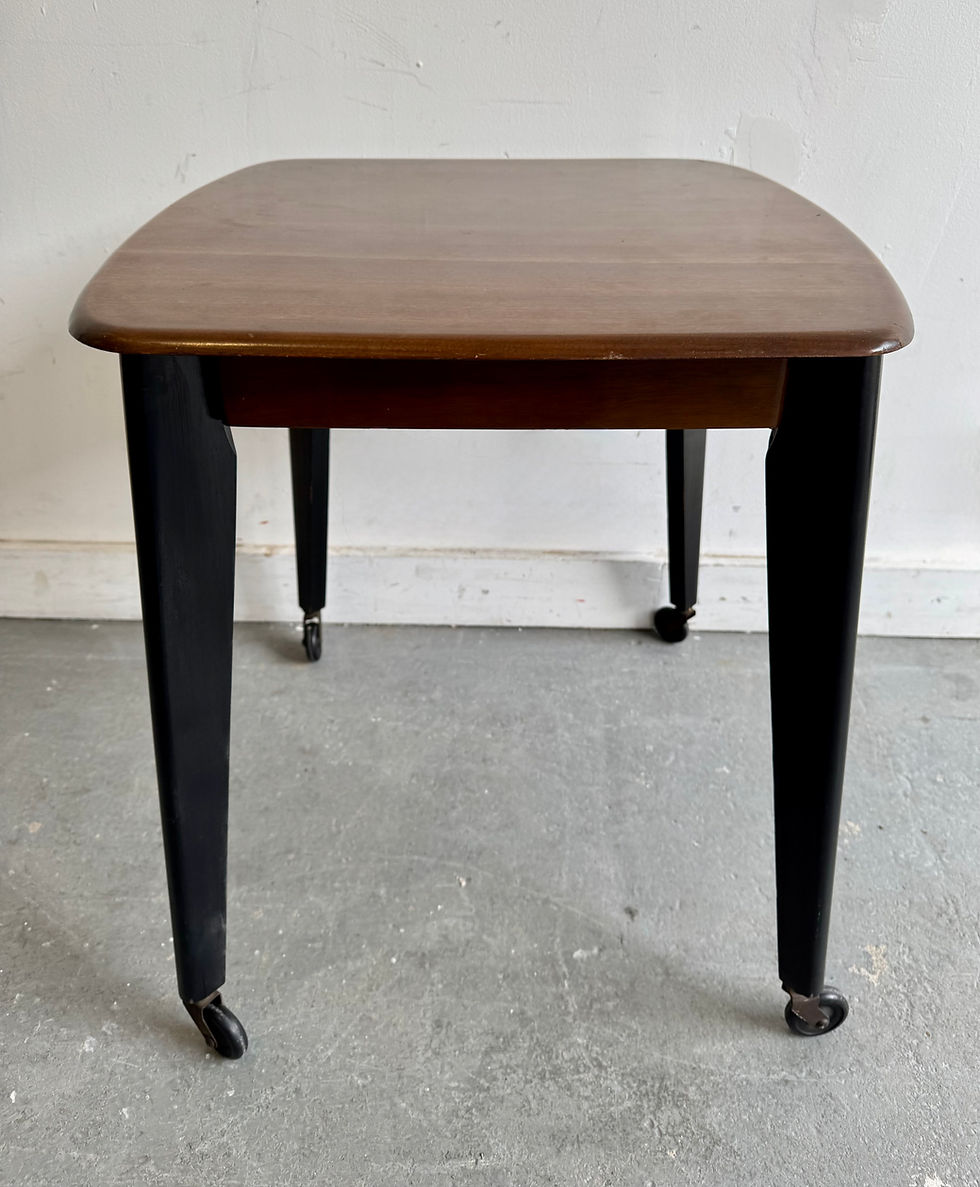 Miniatura: Vintage Side Table on Castor Wheels