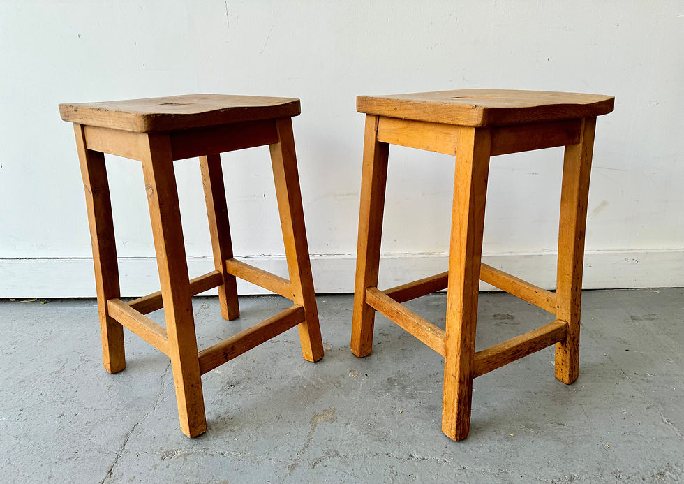 Miniatura: Pair of Vintage Wooden Laboratory Stools corners