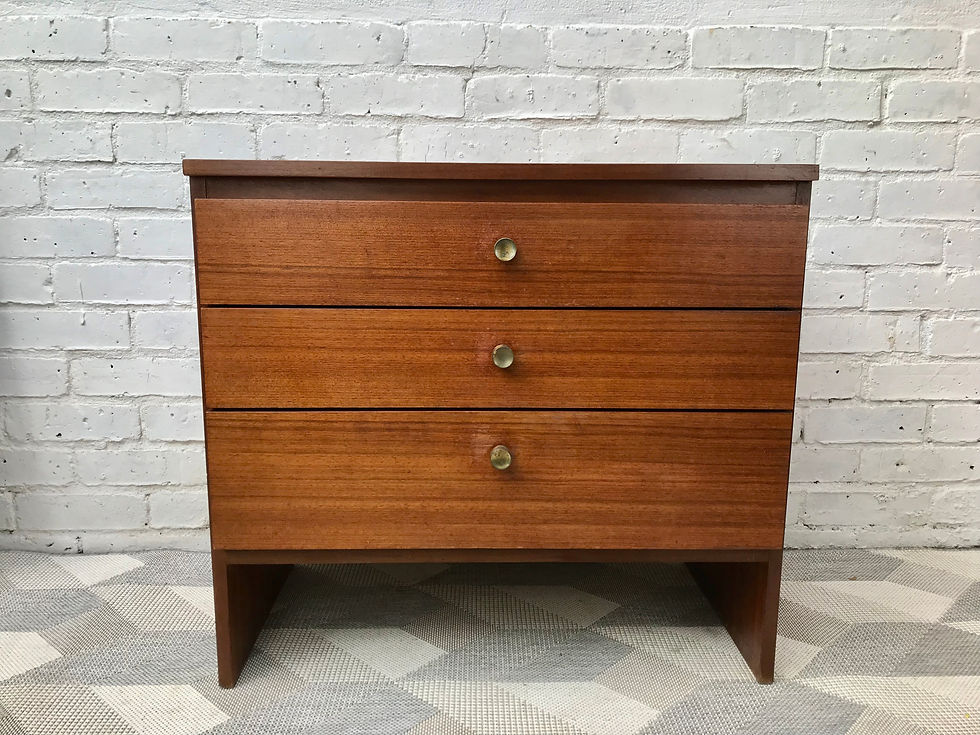 Vintage Chest of Bedroom Drawers #635
