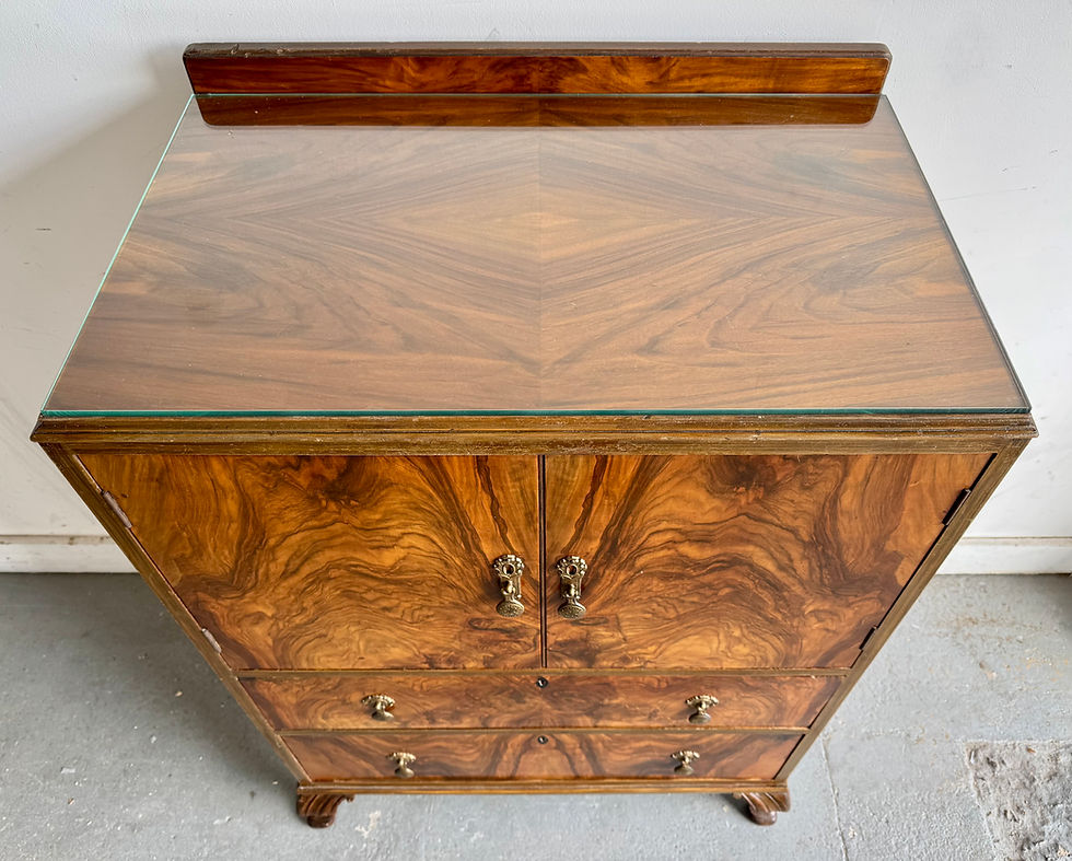 Miniature : Art Deco Linen Cabinet with Drawers