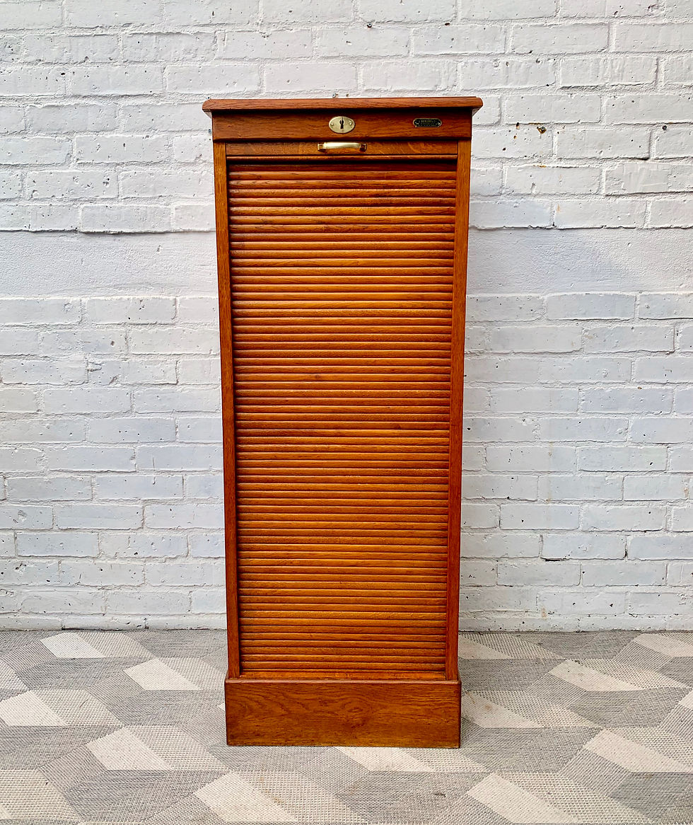 Miniatura: Tambour Cabinet front