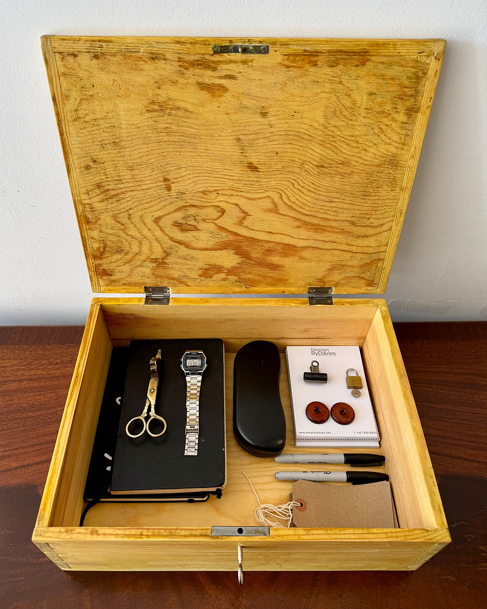 Miniature : Vintage Wooden Box with Key