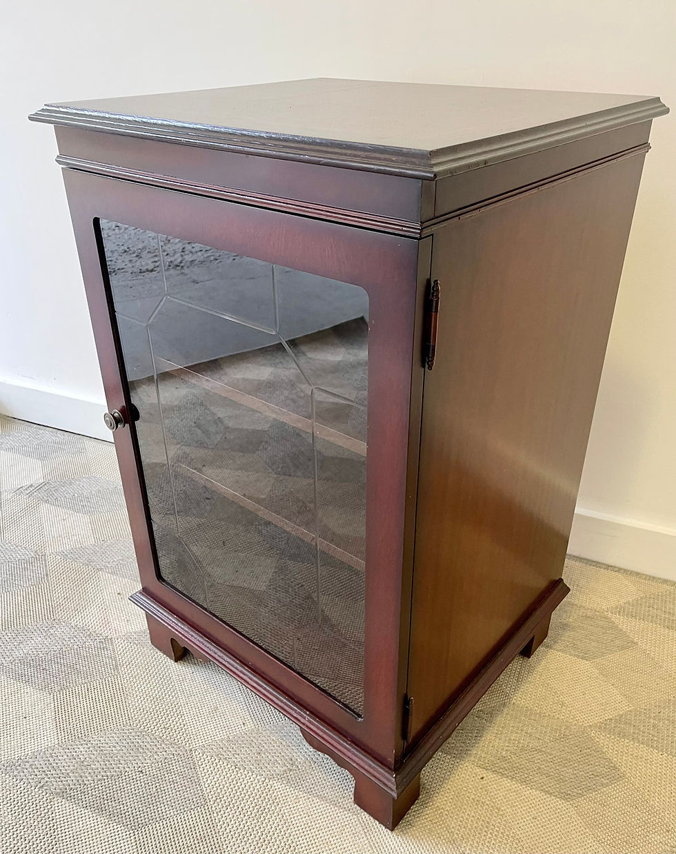 Miniatura: Vintage HiFi Record Cabinet with Glass Front