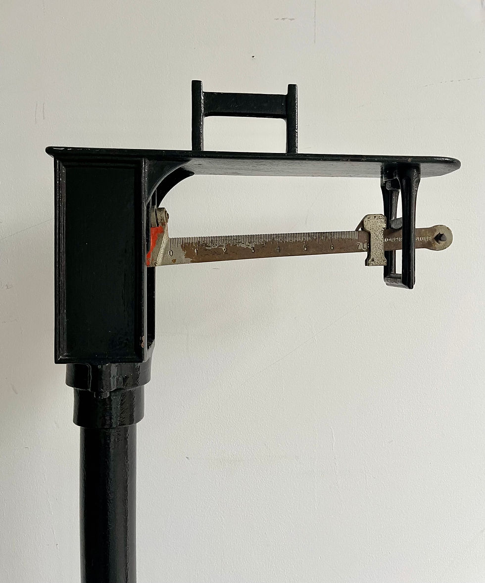 Miniatura: Antique Floor Weighing Scales