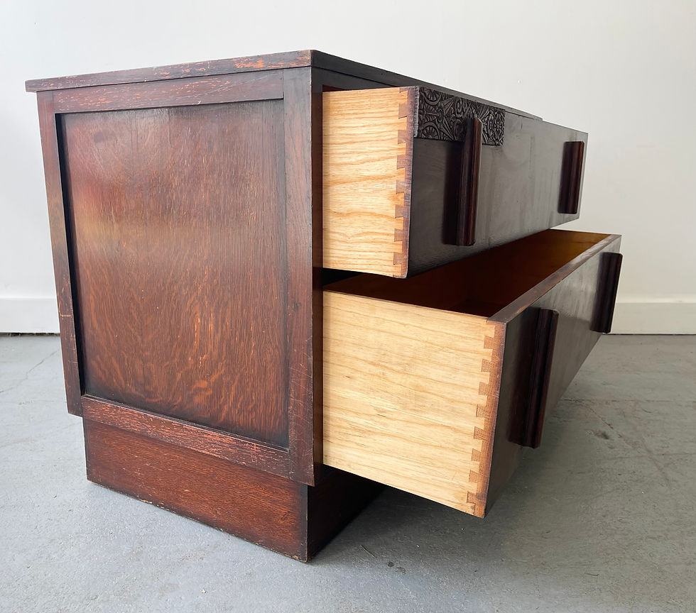 Miniatura: Art Deco Chest of Drawers