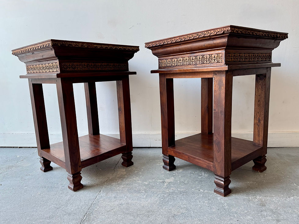 Miniatura: Pair of Asian Side Tables with Wood Carvings