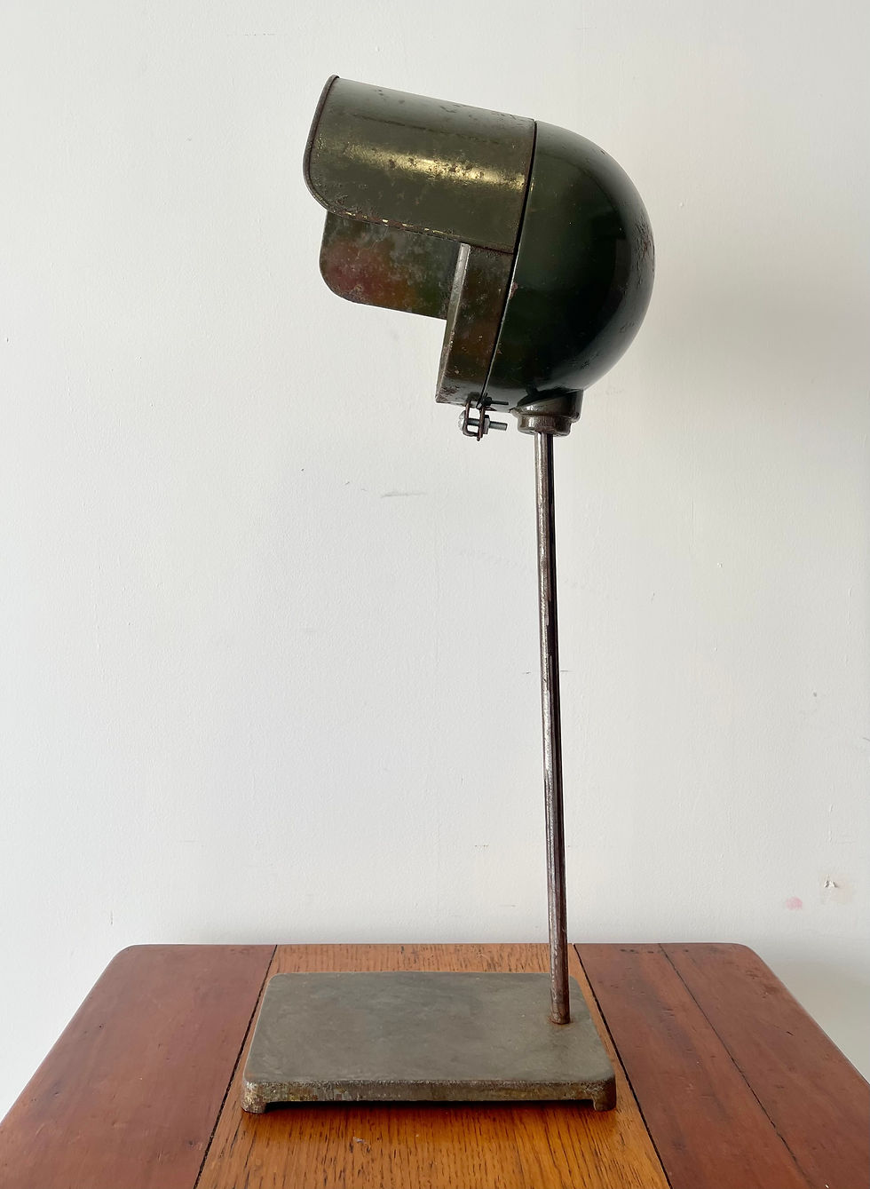 Miniatura: Industrial Upcycled Mirror Traffic Light on Stand