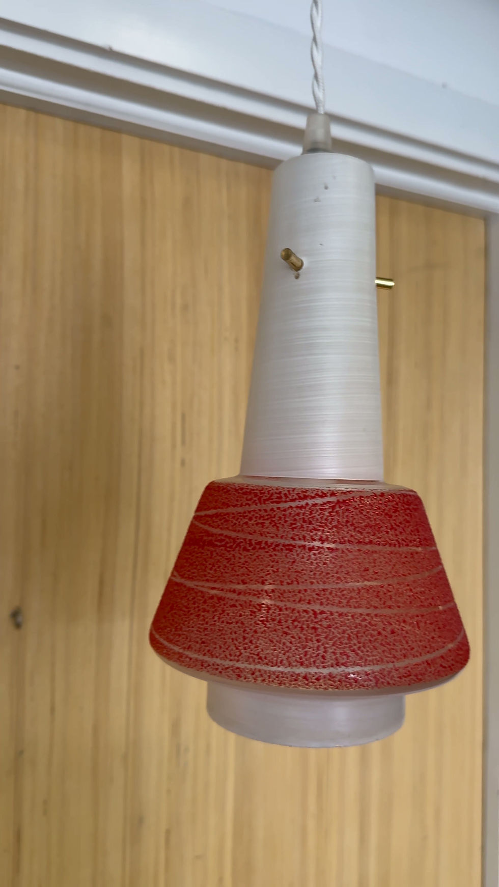 Miniatura: Pair of Vintage Opaline Glass Pendant Lights