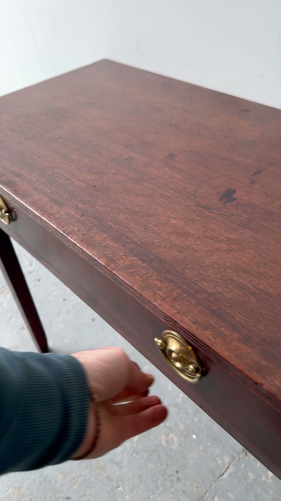 Miniatura: Antique Mahogany Desk with Drawer