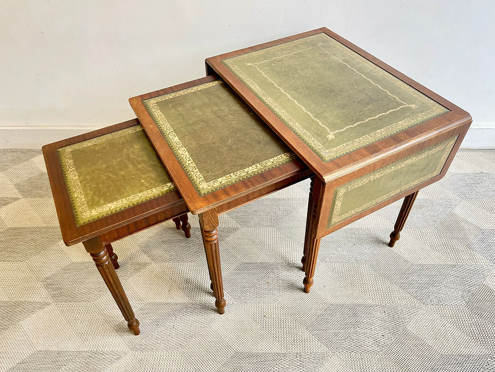Miniatura: Vintage Nesting Tables Antique Style