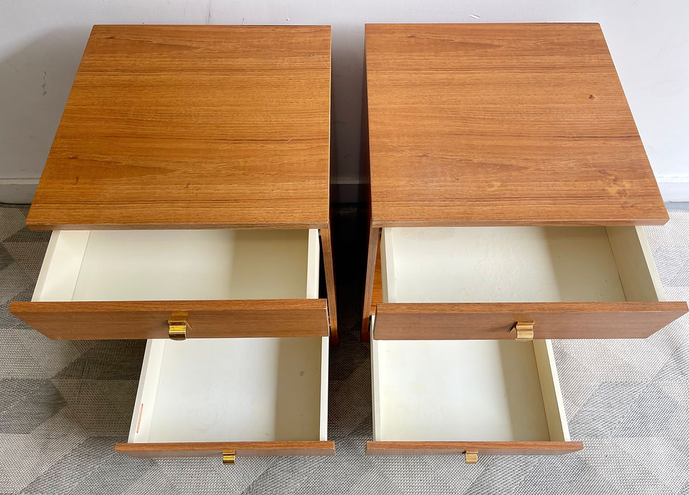 Miniatura: Pair of Bedside Tables with Drawers by Schreiber