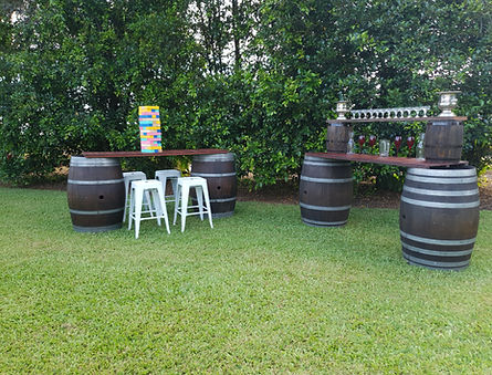 barrel-bar-games-drinks-serving-table